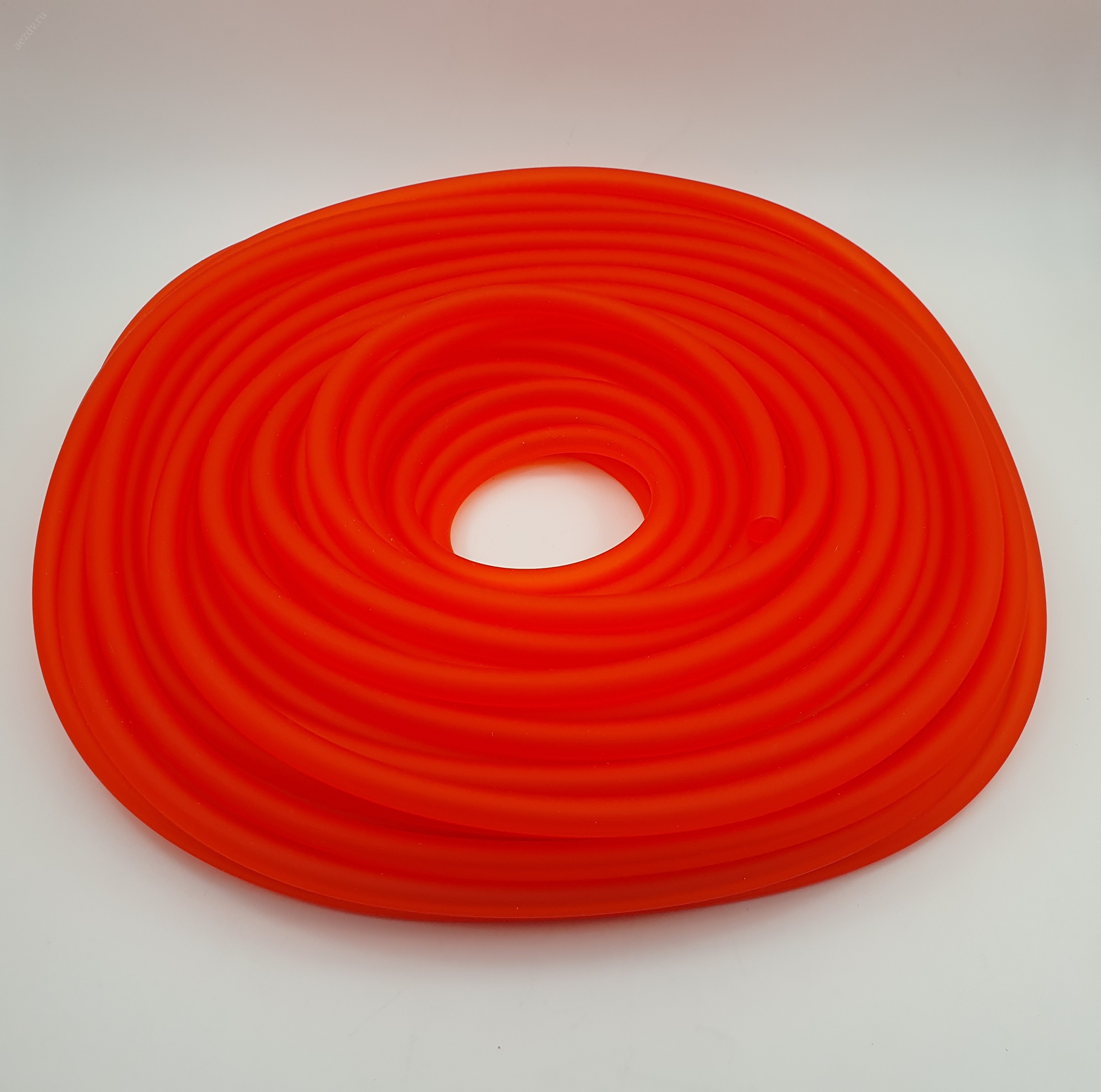 Шланг топливный D4мм (силиконовый, красный)