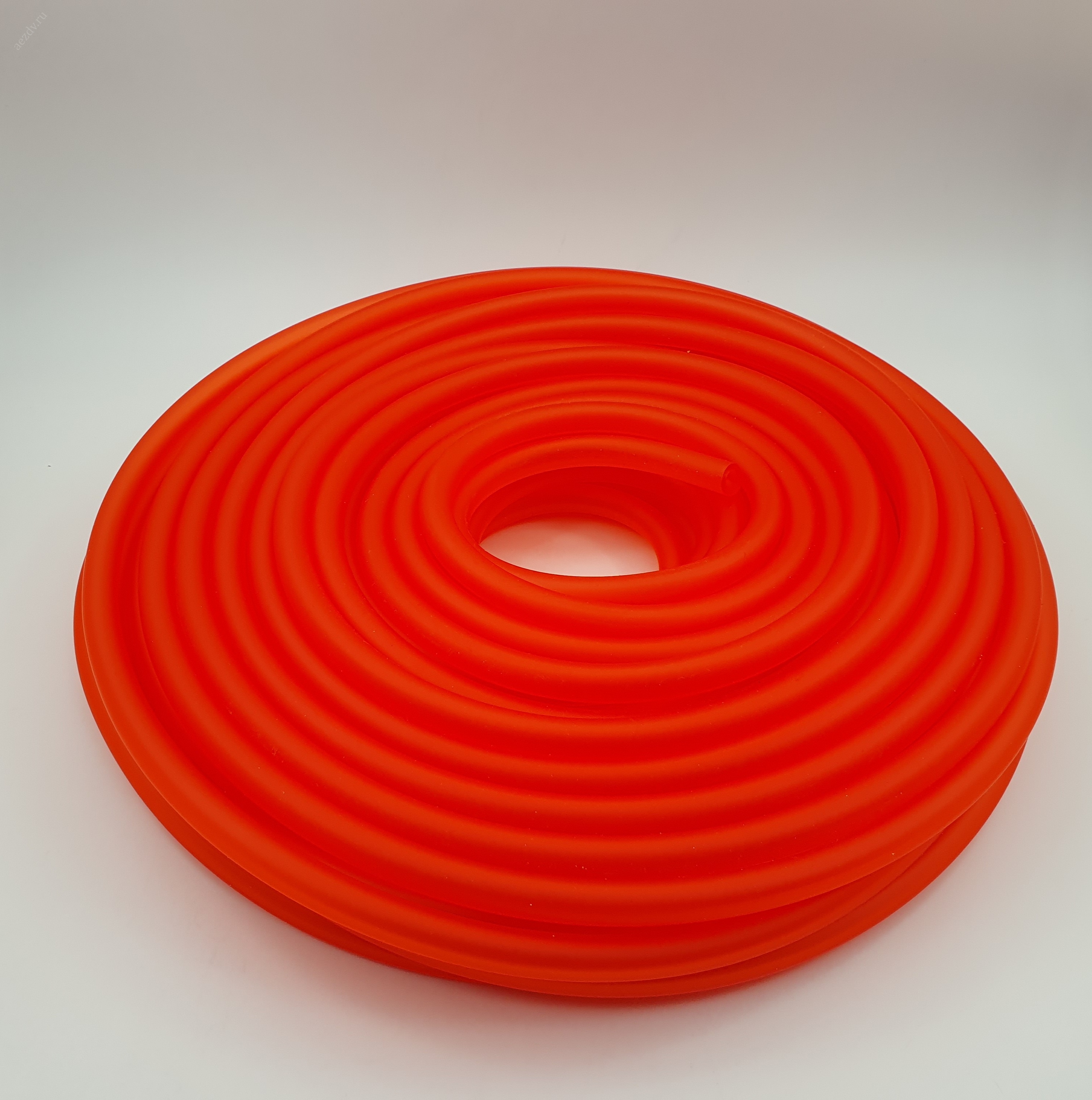 Шланг топливный D-4,0мм (силиконовый,красный) за 1м