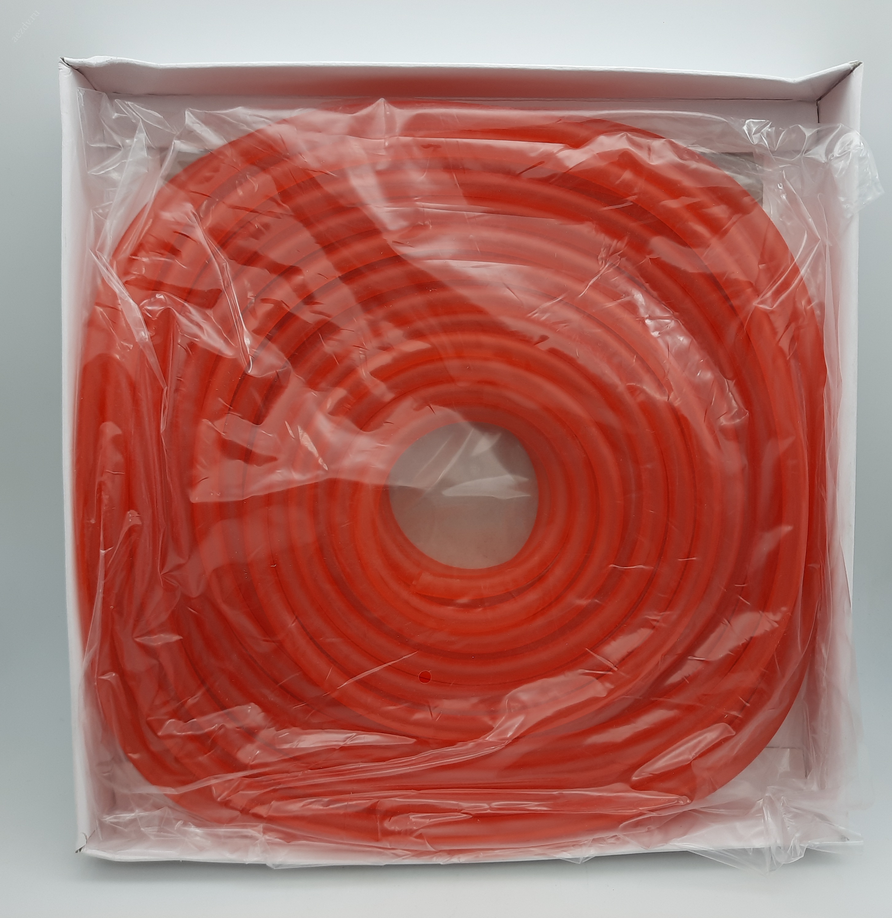 Шланг топливный D4мм (силиконовый, красный)